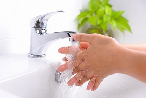 πλύσιμο των χεριών για την πρόληψη της μόλυνσης από παράσιτα